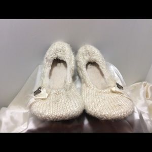 Vera Wang, Cream Knit Slippers Size 9-10
